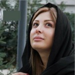 نیوشا ضیغمی کنار دیگ نذری