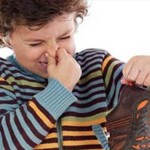 بهترین مواد طبیعی برای رفع بوی بد کفش ها