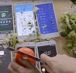 موبایل یا تخته آشپزخانه!