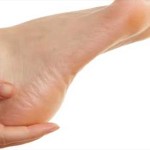 چگونه خشکی و ترک پا را در پاییز از بین ببریم؟