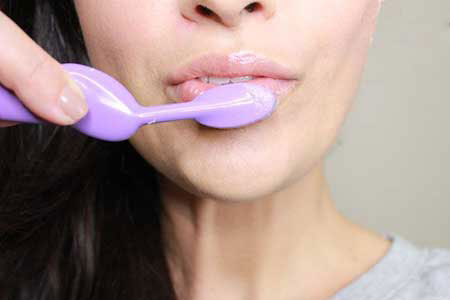 روش ارزان برجسته كردن لب بدون عمل در منزل + عکس