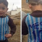 لباس مسی برای کودک افغان دردسرساز شد +تصاویر