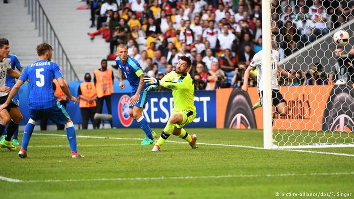 UEFA EURO 2016 - Achtelfinale | Deutschland vs. Slowakei 2:0 Tor Gomez 