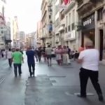 ایرانیها در خونسردی کامل مشغول خرید از مغازههای استانبول! + فیلم