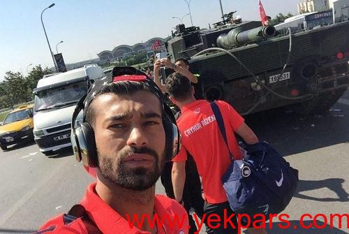 سلفی فوتبالیست ایرانی با تانک ارتش ترکیه