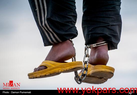 عکس: اعدام دو متجاوز به عنف در کرج