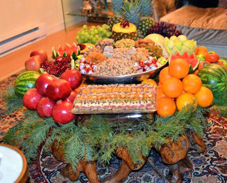 نحوه چیدمان سفره های شب یلدا, طرز چیدمان سفره شب یلدا
