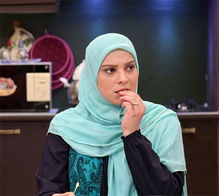 روشنک عجمیان،بیوگرافی روشنک عجمیان
