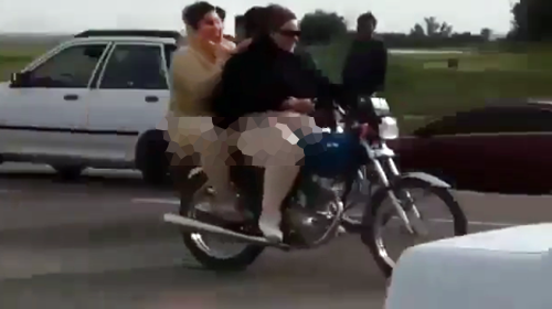 جنجال موتورسواری دو دختر در دزفول + فیلم و عکس