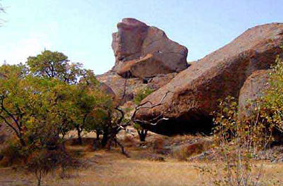 مجسمه سنگی بابا داوود عنبران