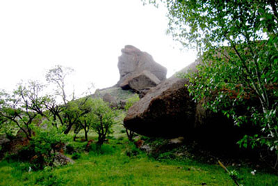 بابا داوود عنبران,پیکره سنگی بابا داوود عنبران