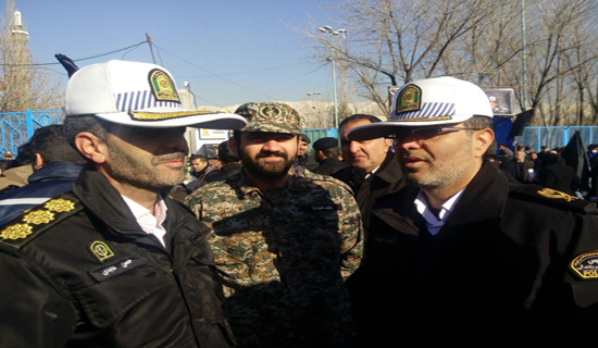پیکر شهدای حادثه پلاسکو بر دوش آتش‌نشان‌ها/ محدودیت ترافیکی اطراف مصلای امام خمینی(ره) + فیلم و عکس