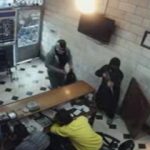 صرافی در خیابان فردوسی تهران مورد حمله سارقان مسلح+فیلم