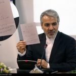 خبر ساز شدن یک کاغذ در دست سخنگوی دولت