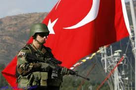 فیلم رفتار تحقیر آمیز مامور کشور ترکیه با مسافران ایرانی