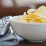 هشدار؛ هنگام تماشای تلویزیون غذا نخورید!
