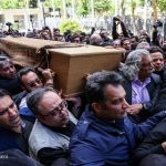 تشییع پیکر عارف لرستانی در جمع هنرمندان/ پیکر این بازیگر در کرمانشاه آرام میگیرد + فیلم