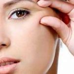 رفع چین و چروک دور چشم با چند ترفند ساده آرایشی