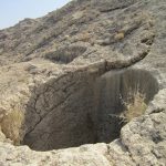 ضرب المثل دست بده ندارد
