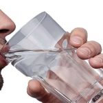 نخوردن آب کافی چه بلایی بر سر بدنتان می آورد؟