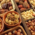 پوست خود را با خوردن شیرینی و تخمه زیاد خراب خواهید کرد