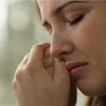 چرا بی دلیل گریه می کنیم؟