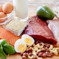 چگونه تشخیص دهیم که دچار کمبود پروتئین شدهایم؟