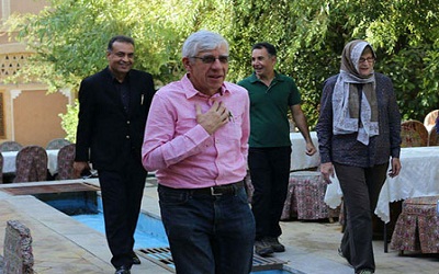 بالاخره کسی به جک استراو واکنش داد