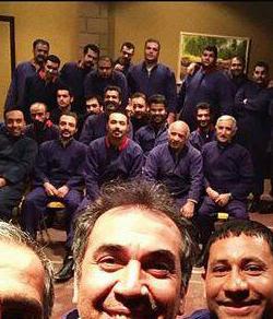 سلفی بازیگران در پشت صحنه سریال در حاشیه