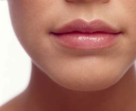 روش ارزان برجسته كردن لب بدون عمل در منزل + عکس