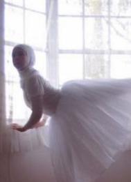 اولین رقصنده با حجاب در دنیا در رشته باله + عکس
