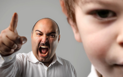 فرزندانی که والدین مقتدر دارند خوب است یا نه؟