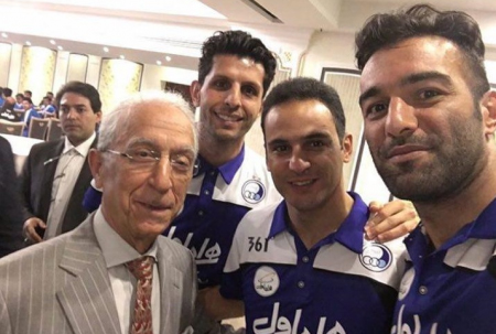 پروفسور سمیعی در کنار استقلالی‌ها قبل از دربی+ عکس