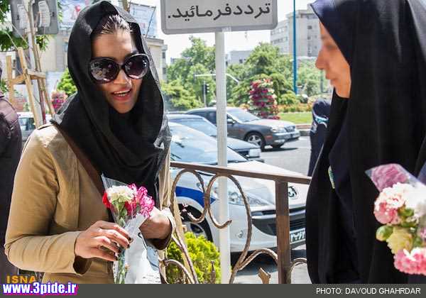 زنان نیمه‌ لخت در خیابان‌های تهران