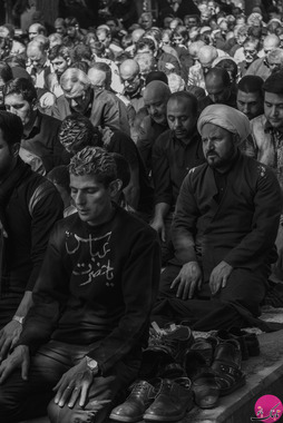 نمایشی از عزاداران حسینی در روز عاشورا