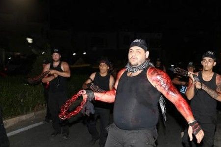 قمه زنی دختران بدون حجاب در عاشورا