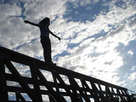 چرا دست به خودکشی میزنیم