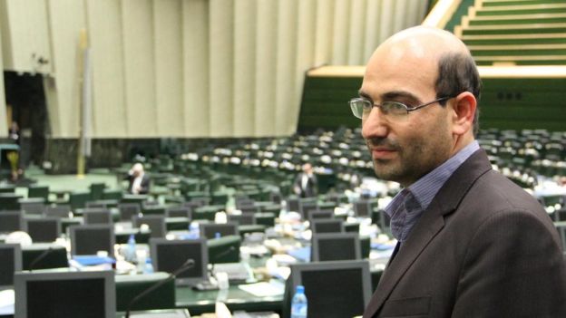 یک خبرنگار در شهر نجف آباد اصفهان شلاق خورد