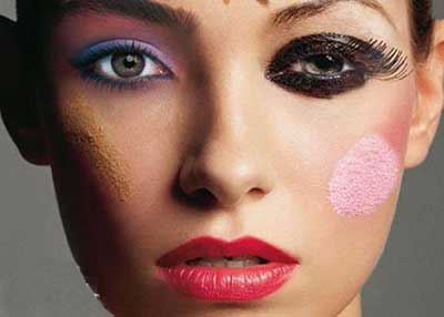 این گونه آرایش کردن صورت شما را شبیه دلقک می کند