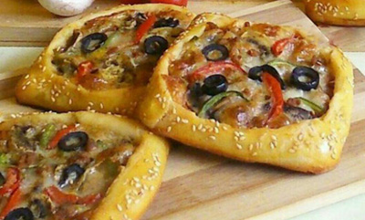 مواد لازم برای تهیه پیتزا پیراشکی گیاهی
