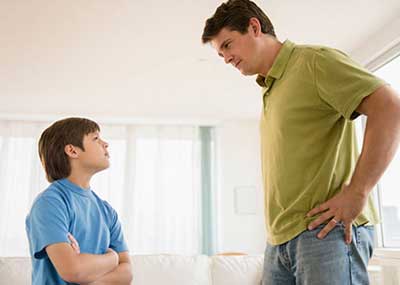 والدین چگونه می‌توانند بدرفتاری‌های کودکان را اصلاح کنند؟
