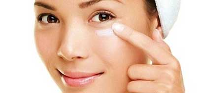 این ماسک خانگی چین و چروک دور چشم هایتان را بر طرف می کند
