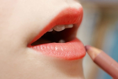 چه زمانی باید از خط لب استفاده کنیم
