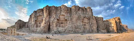 نقش رستم نام مجموعه‌ ای باستانی در استان فارس