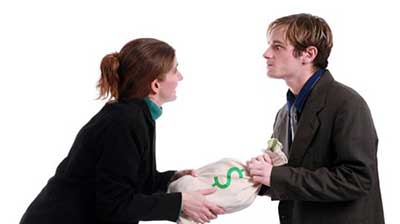 چرا زن و شوهر‌ها به هم خیانت مالی می‌کنند؟